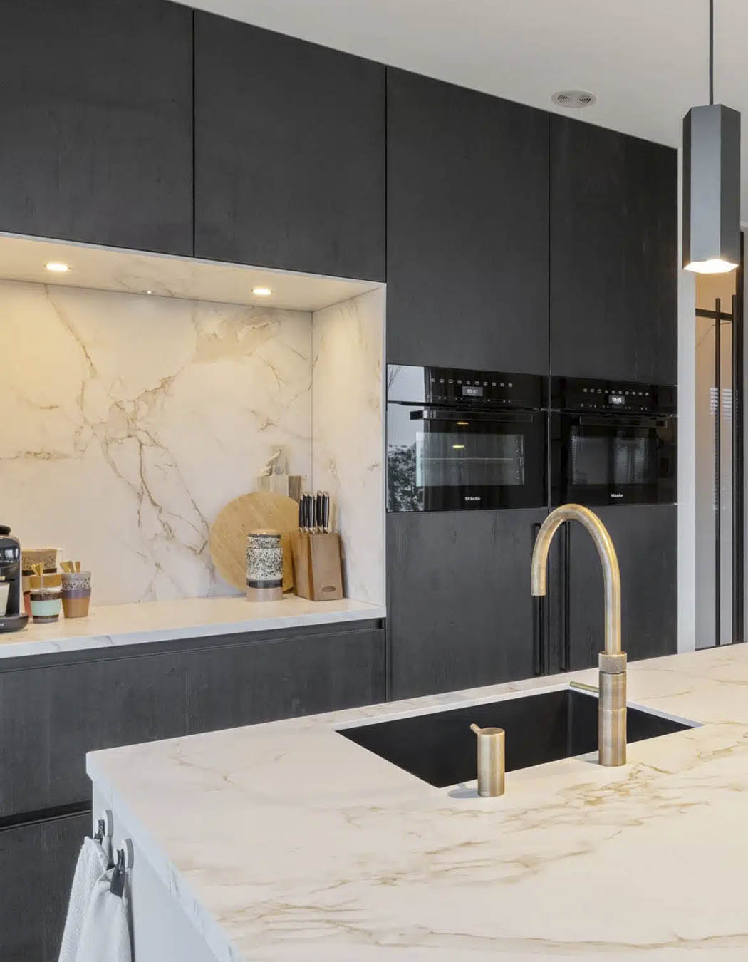 dkb-1_0004_keukens hasselt zwart